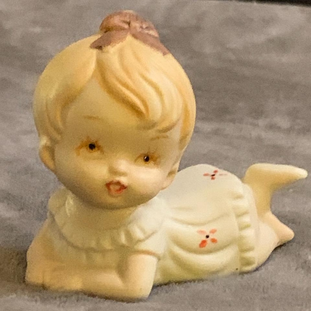 Piano Baby porcelain figurine vintage
